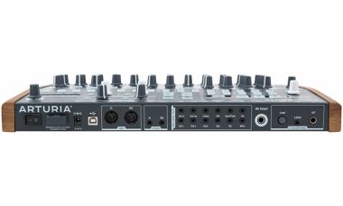 Arturia DrumBrute аналоговая драм машина