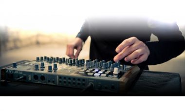 Arturia DrumBrute аналоговая драм машина