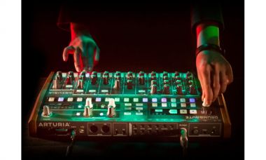 Arturia DrumBrute аналоговая драм машина