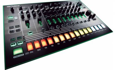 Roland TR-8 ритм-машина