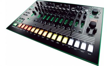 Roland TR-8 ритм-машина