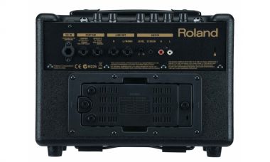 Roland AC-33 комбо для акустической гитары