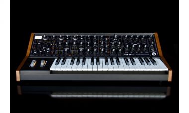Moog Sub 37 Tribute Edition аналоговый синтезатор