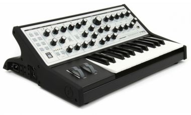 Moog Sub Phatty аналоговый синтезатор