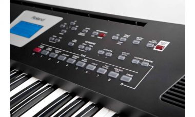 Roland BK-3-BK синтезатор с автоаккомпаниментом